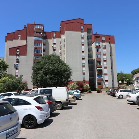 Sneky Apartment Pula Luaran gambar