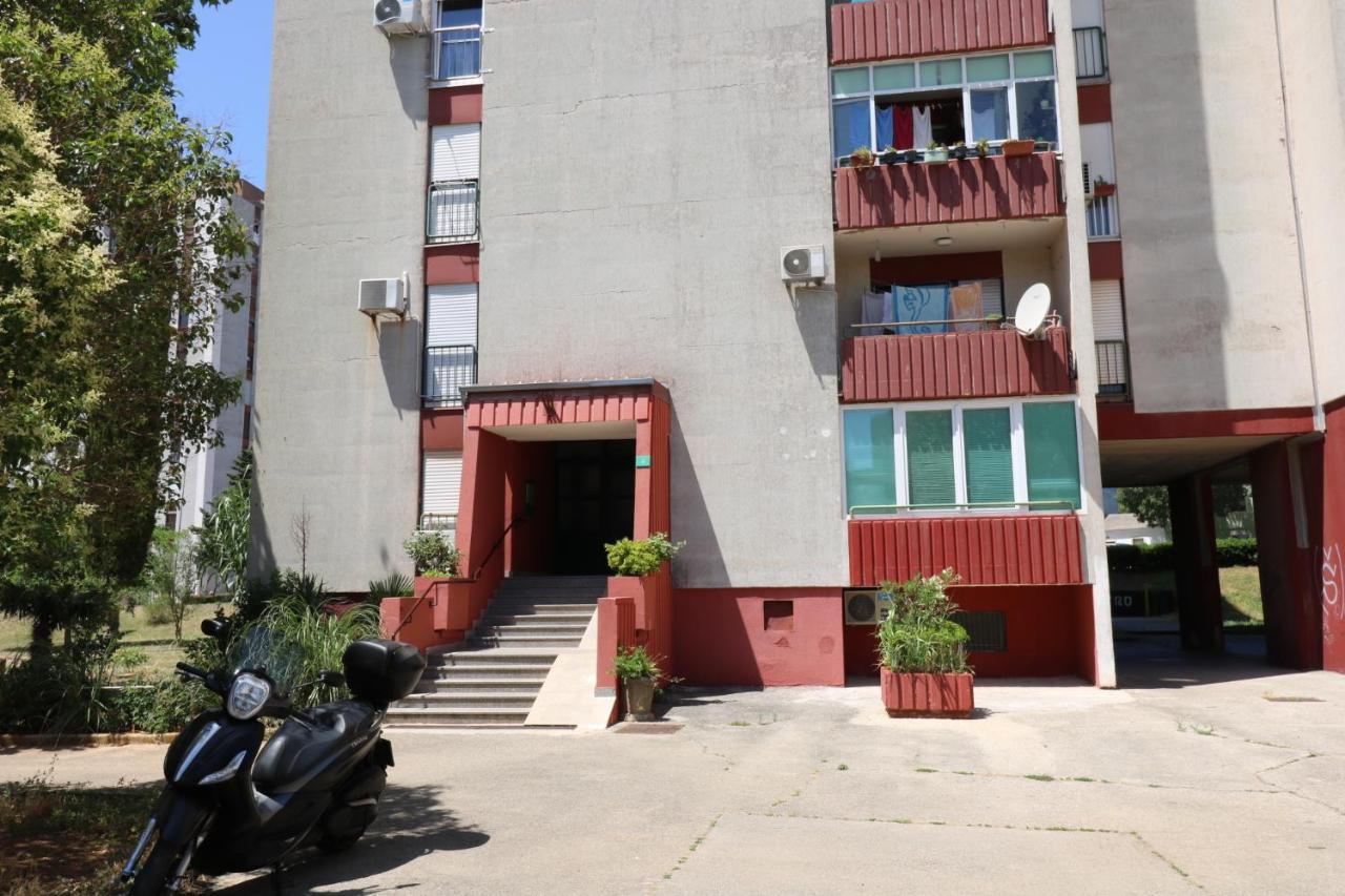 Sneky Apartment Pula Luaran gambar
